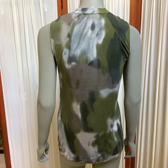 Cabi Sleeveless Top Camouflage With Ruffle #593 Size S - Picture 4 of 7